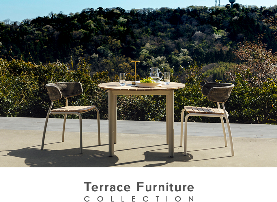OUTDOOR LIVING